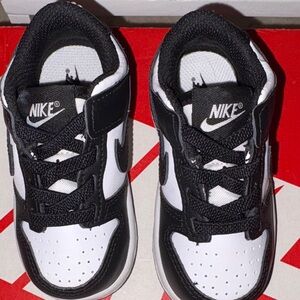 Nike toddlers Dunk Kids Black and White Sneakers